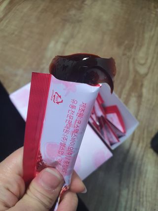 헬스업_쁘띠쁘띠석류콜라겐젤리_20g x 14포 — 4점을 준 리뷰어가 2021년 2월 올린 사용 사진