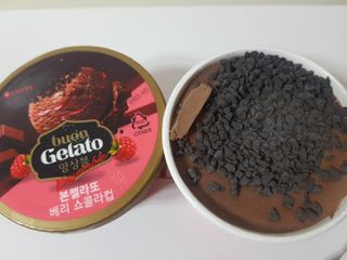 롯데제과 본젤라또 비스킷&바닐라카라멜바, 본젤라또 베리쇼콜라컵 — 5점을 준 리뷰어가 2021년 12월 올린 사용 사진
