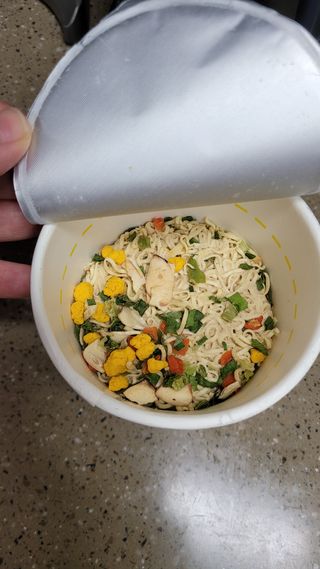 NISSIN 닛신 컵누들  4종 - 씨푸드오리지날, 씨푸드 스파이시, 씨푸드 커리, 씨푸드 XO소스 — 4점을 준 리뷰어가 2022년 11월 올린 사용 사진