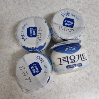 매일바이오 그릭요거트 오리지널 플레인 4개, 로스터리 커피믹스 4개 — 4.5점을 준 리뷰어가 2021년 12월 올린 사용 사진