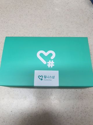 힐니스북 [힐마이넥]   거북목 통증완화를 위한 휴대용 목 안마기 — 5점을 준 리뷰어가 2022년 12월 올린 사용 사진