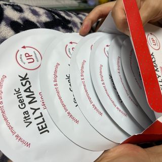 바노바기 코스메틱 바노바기 비타제닉 젤리마스크 리프팅 (10매입) — 5점을 준 리뷰어가 2023년 5월 올린 사용 사진