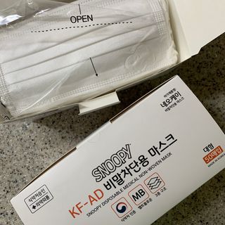 JHWORLD 스누피 마스크 정품 스누피 KF-AD 국내 비말차단 아동용 성인용 일회용 덴탈마스크 50매 — 5점을 준 리뷰어가 2021년 6월 올린 사용 사진