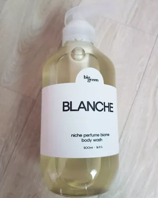 빅그린 니치 퍼퓸 바이옴바디워시 500ml(상탈, 블랙베리&베이, 블랑쉐 3종 중 택1) — 5점을 준 리뷰어가 2022년 9월 올린 사용 사진