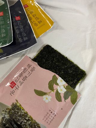 [해림맛김] 들기름에 구운 바삭바삭 김 4종 세트 + 1종 랜덤발송 총5개입 — 5점을 준 리뷰어가 2021년 2월 올린 사용 사진