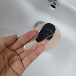 프리마인 더이상 뻣뻣하고 효과없는 탈모샴푸는 NO. 근본부터 케어하는 셀베이스 그린티샴푸(500ml) — 1점을 준 리뷰어가 2023년 3월 올린 사용 사진