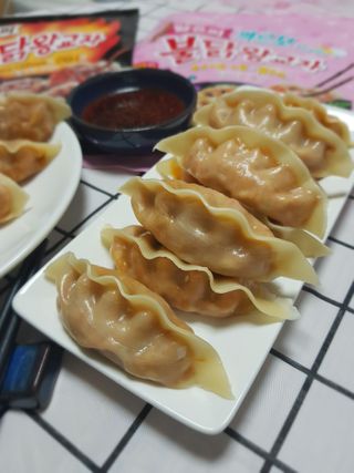 삼양냉동 [삼양] 얇은피불닭왕교자+얇은피까르보불닭왕교자 총4팩 — 5점을 준 리뷰어가 2021년 2월 올린 사용 사진