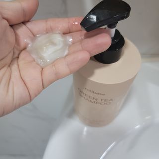 프리마인 더이상 뻣뻣하고 효과없는 탈모샴푸는 NO. 근본부터 케어하는 셀베이스 그린티샴푸(500ml) — 5점을 준 리뷰어가 2023년 1월 올린 사용 사진