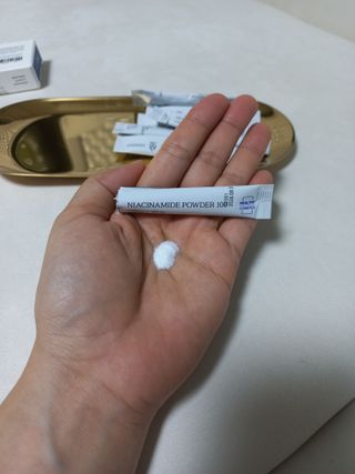 [ 유니자르 ] 미백의 끝판왕 = 브라이트닝99 + 나이아신아마이드100 — 4점을 준 리뷰어가 2022년 1월 올린 사용 사진