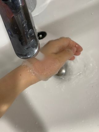 스킨큐어 산다화 순한 클렌징 동백 오일 200ml — 5점을 준 리뷰어가 2023년 4월 올린 사용 사진