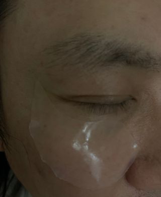 퀸즈홀릭 라이스 보내티컬 아이 마스크 퀸즈홀릭 X 레아라 다이아포스 라이스 보태니컬 링클 리프팅 아이 마스크 7매 1BOX — 5점을 준 리뷰어가 2022년 5월 올린 사용 사진