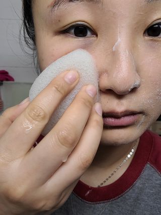 오투에니원 화이트 스완 퍼펙트 폼 클렌징 150g 퍼프증정 — 4점을 준 리뷰어가 2023년 1월 올린 사용 사진