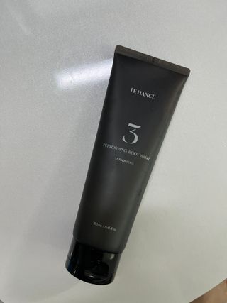 르핸스 퍼포밍 3 바디워시 비반트포렛/베티버포그 — 5점을 준 리뷰어가 2022년 12월 올린 사용 사진
