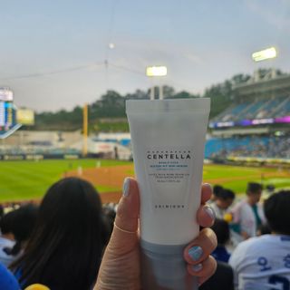 MF[스킨1004] 마다가스카르 센텔라 히알루-시카 워터핏 선세럼 50ml — 5점을 준 리뷰어가 2024년 5월 올린 사용 사진