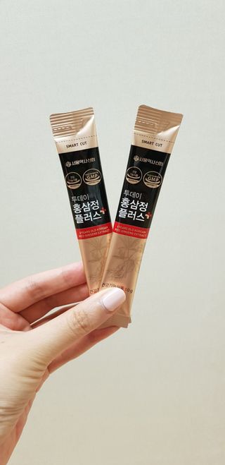 서울약사신협_투데이홍삼정플러스스틱_10g x 30포 — 5점을 준 리뷰어가 2021년 5월 올린 사용 사진