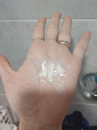 프리마인 더이상 뻣뻣하고 효과없는 탈모샴푸는 NO. 근본부터 케어하는 셀베이스 그린티샴푸(500ml) — 5점을 준 리뷰어가 2023년 3월 올린 사용 사진