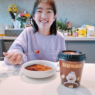 유비쿡 컵떡볶이 매운컵떡볶이2개/ 짜장컵떡볶이 2개  총 4개세트 — 5점을 준 리뷰어가 2021년 3월 올린 사용 사진