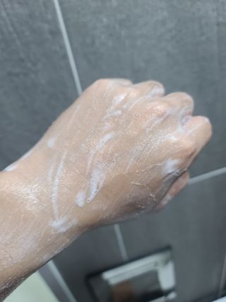 벨먼 내추럴 스파 머드레티놀 바디워시(그린로즈, 미드나잇 피오니) — 5점을 준 리뷰어가 2022년 5월 올린 사용 사진