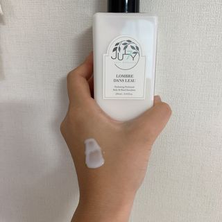 줄라이 모닝 _ JULY MORNING 줄라이모닝 하이드레이팅 퍼퓸드 바디앤핸드 에멀젼 — 5점을 준 리뷰어가 2021년 9월 올린 사용 사진