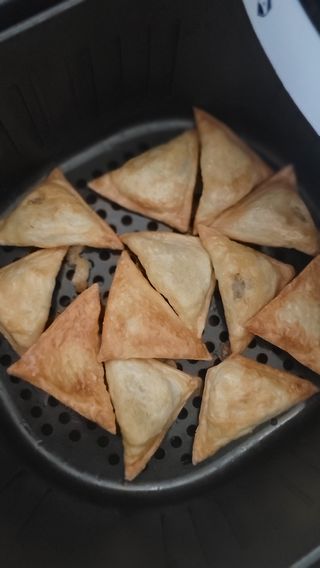 (주)성경순만두 곤약만두.콘치즈만두,삼각당면만두,당면 야끼만두,대구전통 납작만두,떡뽁이 매콤소스,달콤소스 — 4점을 준 리뷰어가 2023년 3월 올린 사용 사진