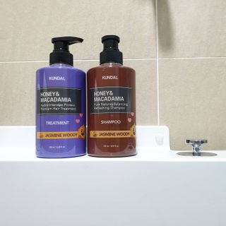 쿤달 [KUNDAL 공식] 프리미엄 헤어 케어 스페셜 세트 샴푸 500ml &amp; 트리트먼트 500ml — 5점을 준 리뷰어가 2021년 3월 올린 사용 사진