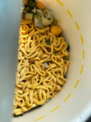 NISSIN 닛신 컵누들  4종 - 씨푸드오리지날, 씨푸드 스파이시, 씨푸드 커리, 씨푸드 XO소스 — 5점을 준 리뷰어가 2022년 4월 올린 사용 사진