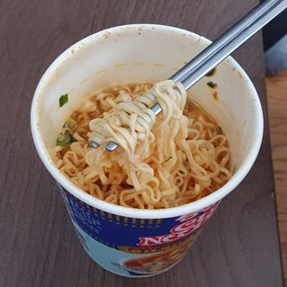 NISSIN 닛신 컵누들  4종 - 씨푸드오리지날, 씨푸드 스파이시, 씨푸드 커리, 씨푸드 XO소스 — 5점을 준 리뷰어가 2022년 11월 올린 사용 사진
