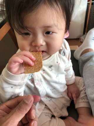 BASSAK 바삭 유기농 현미 누룽지 크래커 3종 — 5점을 준 리뷰어가 2021년 12월 올린 사용 사진