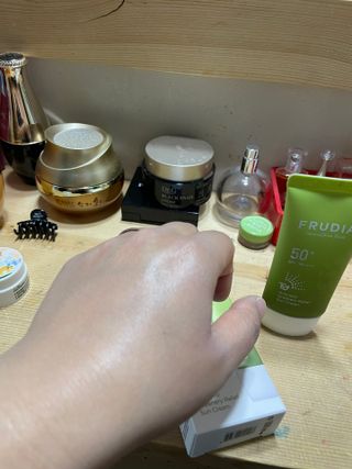 [후르디아] 민감피부를 위한 무기자차 논나노 아보카도 선크림 — 3점을 준 리뷰어가 2023년 4월 올린 사용 사진