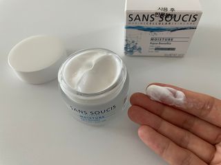 산수시 아쿠아 베네핏 24h 수부지 물광 속건조 수분크림 50ml — 4점을 준 리뷰어가 2021년 6월 올린 사용 사진