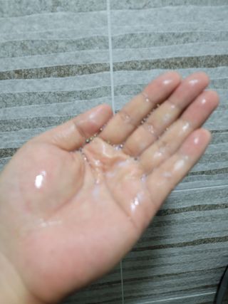 유메이 웰니스 샴푸 + 유메이 스칼프 브러쉬 — 5점을 준 리뷰어가 2022년 4월 올린 사용 사진