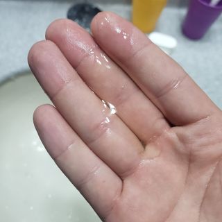[바디홈즈] 골드 마유 샴푸 — 5점을 준 리뷰어가 2021년 11월 올린 사용 사진