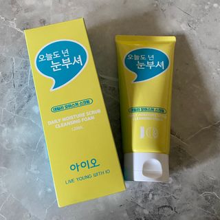 IO 아이오 오늘도 넌 눈부셔 - 데일리 스크럽 클렌징폼 — 4.5점을 준 리뷰어가 2021년 3월 올린 사용 사진