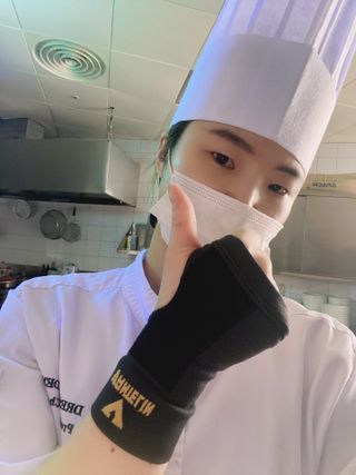 반테린서포터 손목 — 5점을 준 리뷰어가 2022년 4월 올린 사용 사진