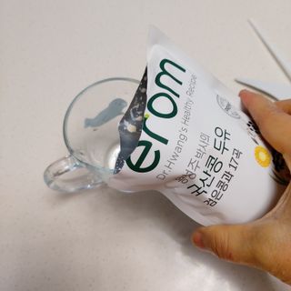 이롬 황성주 박사의 국산콩 두유 검은콩과 17곡 프리미엄 — 4점을 준 리뷰어가 2021년 5월 올린 사용 사진