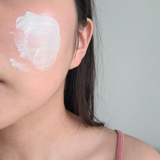 바노바기 코스메틱 바노바기 밀크씨슬 리페어 시카 선스크린 플러스 50ml — 5점을 준 리뷰어가 2023년 2월 올린 사용 사진