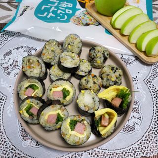 해풀잎 누구나 김밥*1ea [(혼합야채 35g *1ea,  김밥김 (5g, 5ea),  양념간장 (6g, 5ea), 참기름(5g, 2ea)] — 5점을 준 리뷰어가 2022년 8월 올린 사용 사진