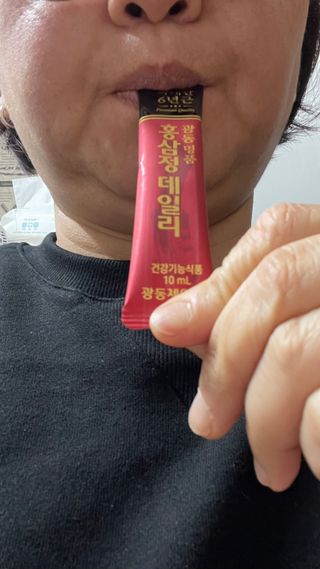 광동생활건강 광동 명품 홍삼정데일리 10mL x 30포 — 5점을 준 리뷰어가 2023년 4월 올린 사용 사진
