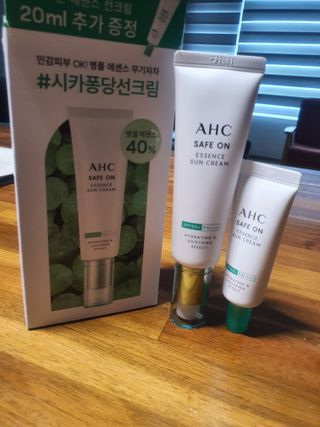 [AHC] 세이프온 에센스 선크림 올리브영 스페셜 증정 기획세트 — 5점을 준 리뷰어가 2022년 6월 올린 사용 사진