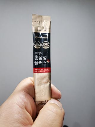 서울약사신협_투데이홍삼정플러스스틱_10g x 60포 — 5점을 준 리뷰어가 2021년 7월 올린 사용 사진
