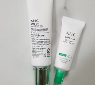 [AHC] 세이프온 에센스 선크림 올리브영 스페셜 증정 기획세트 — 5점을 준 리뷰어가 2022년 6월 올린 사용 사진