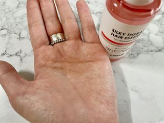 썸헤어 / SUMHAIR 썸헤어 실키 테라피 헤어 에센스 — 4.5점을 준 리뷰어가 2021년 4월 올린 사용 사진