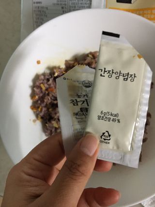 해풀잎 누구나 김밥*1ea [(혼합야채 35g *1ea,  김밥김 (5g, 5ea),  양념간장 (6g, 5ea), 참기름(5g, 2ea)] — 4점을 준 리뷰어가 2022년 7월 올린 사용 사진