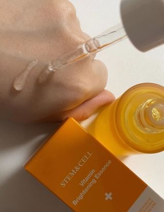 체르엠 스템앤셀 비타민 브라이트닝 에센스 30ml 1개 — 5점을 준 리뷰어가 2022년 4월 올린 사용 사진