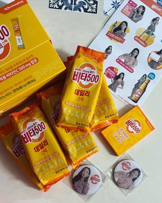 광동생활건강 [제니에디션] 비타500데일리스틱 gift set 60포+제니굿즈 3종+쇼핑백 — 4.5점을 준 리뷰어가 2021년 11월 올린 사용 사진
