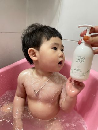 토박스코리아 몽쥬르 유아 샴푸앤워시 300ml — 5점을 준 리뷰어가 2021년 4월 올린 사용 사진