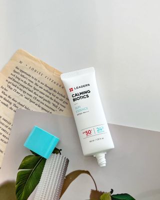 리더스코스메틱 리더스 카밍 바이오틱스 선 에센스 SPF 50+ PA++++ — 5점을 준 리뷰어가 2022년 5월 올린 사용 사진