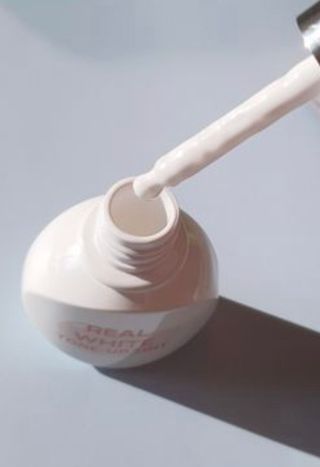 KISSY BAE 키시베이 키시베이 리얼화이트 톤업틴트 — 5점을 준 리뷰어가 2021년 8월 올린 사용 사진