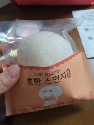 [툴앤썸] 메이크업 브러시로 바르고 호빵 스펀지로 클렌징하는 A-Z 뷰티툴 5종 — 5점을 준 리뷰어가 2021년 1월 올린 사용 사진