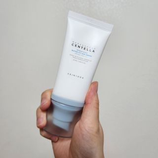 [스킨1004] 마다가스카르 센텔라 히알루-시카 워터핏 선세럼 50ml — 5점을 준 리뷰어가 2024년 5월 올린 사용 사진